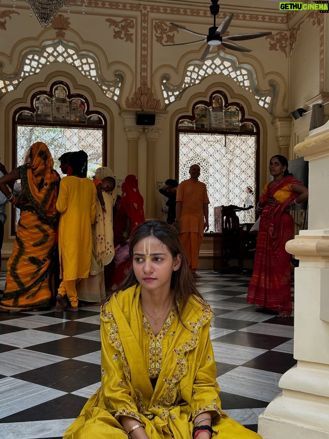 Tanya Singh - 20.6K Likes - प्रेम भूमि 🕊️🪈🦚

Beautiful suits from @vredevogel 🌻🫠💛