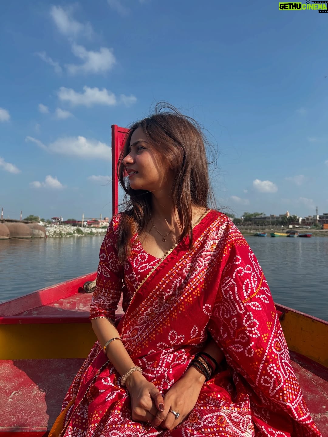 Tanya Singh - 137.8K Likes - वहाँ जहाँ प्रेम अब भी सांस लेता है।❤️🦚🪈 #ʀᴀᴅʜᴇʀᴀᴅʜᴇ 🪈❤️