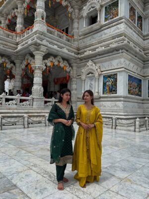 Tanya Singh Instagram - प्रेम भूमि 🕊️🪈🦚

Beautiful suits from @vredevogel 🌻🫠💛