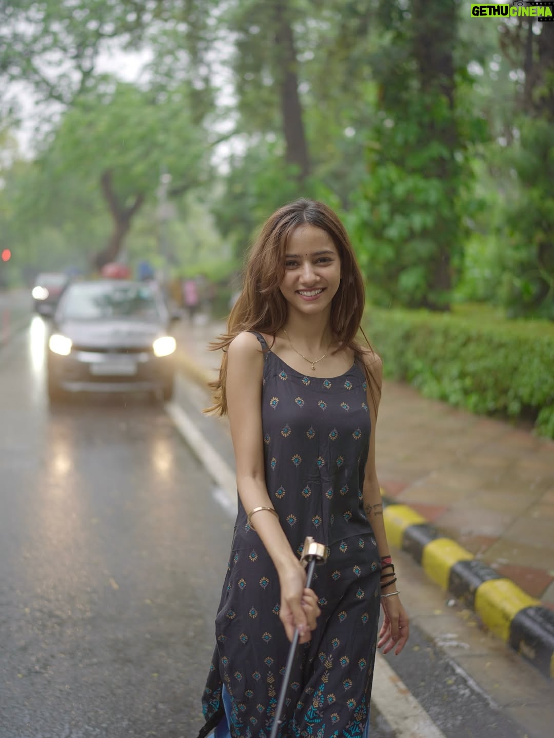 Tanya Singh - 31.2K Likes - The best kind of therapy: soft rain and a free heart💙 ☔️ 🌻🫶🏻❤️