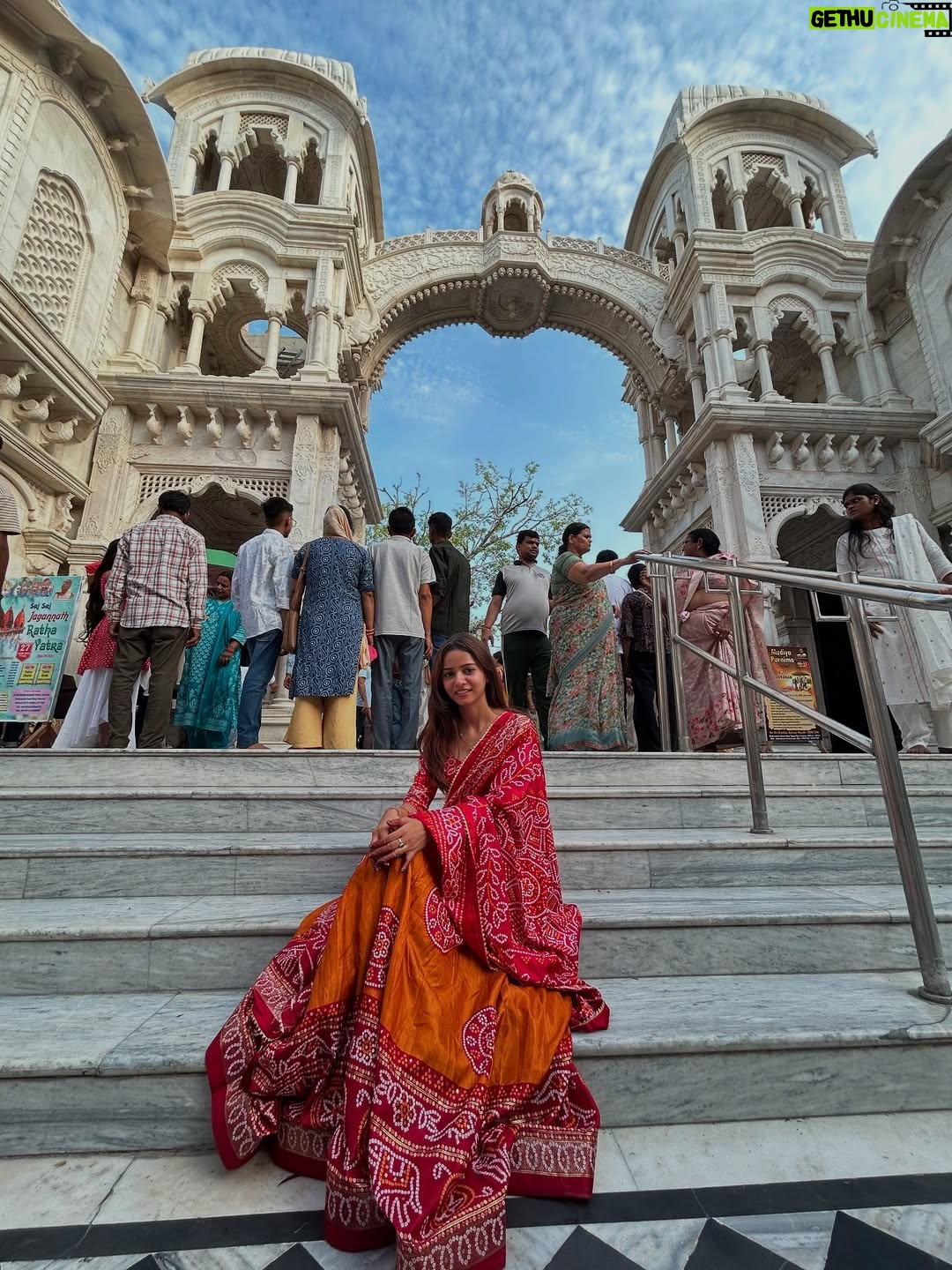 Tanya Singh - 137.8K Likes - वहाँ जहाँ प्रेम अब भी सांस लेता है।❤️🦚🪈 #ʀᴀᴅʜᴇʀᴀᴅʜᴇ 🪈❤️