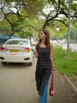 Tanya Singh Instagram - The best kind of therapy: soft rain and a free heart💙 ☔️ 🌻🫶🏻❤️