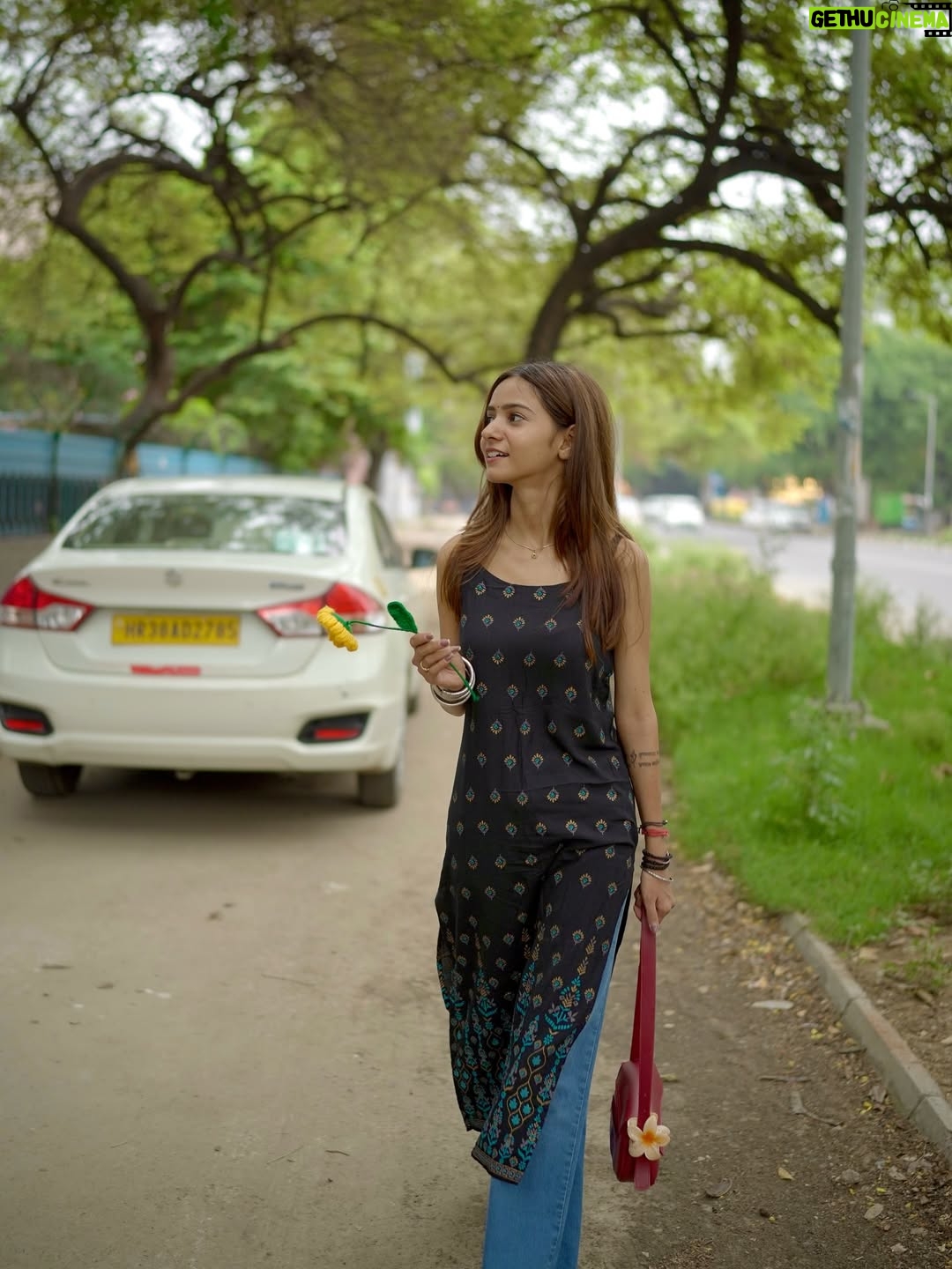 Tanya Singh - 31.2K Likes - The best kind of therapy: soft rain and a free heart💙 ☔️ 🌻🫶🏻❤️