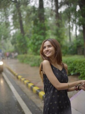 Tanya Singh Instagram - The best kind of therapy: soft rain and a free heart💙 ☔️ 🌻🫶🏻❤️
