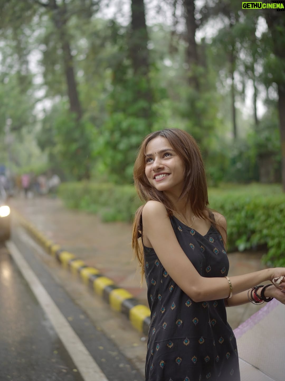 Tanya Singh - 31.2K Likes - The best kind of therapy: soft rain and a free heart💙 ☔️ 🌻🫶🏻❤️