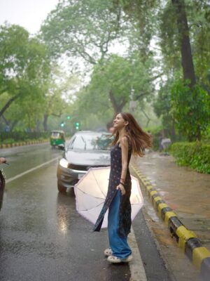 Tanya Singh Instagram - The best kind of therapy: soft rain and a free heart💙 ☔️ 🌻🫶🏻❤️
