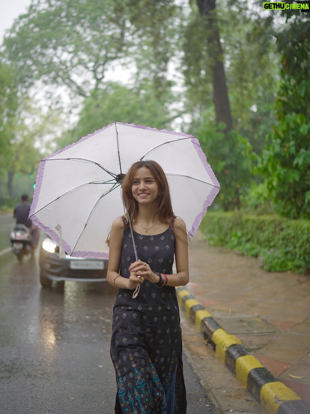 Tanya Singh - 31.2K Likes - The best kind of therapy: soft rain and a free heart💙 ☔️ 🌻🫶🏻❤️