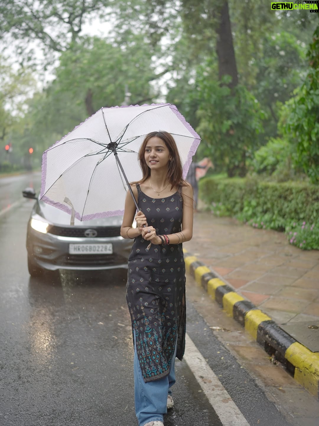 Tanya Singh - 31.2K Likes - The best kind of therapy: soft rain and a free heart💙 ☔️ 🌻🫶🏻❤️