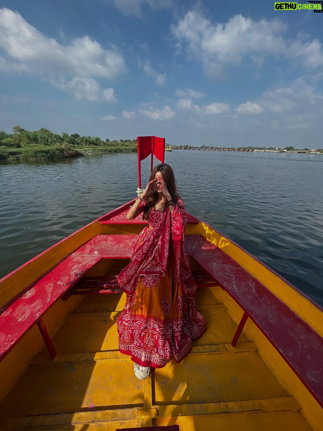 Tanya Singh - 137.8K Likes - वहाँ जहाँ प्रेम अब भी सांस लेता है।❤️🦚🪈 #ʀᴀᴅʜᴇʀᴀᴅʜᴇ 🪈❤️