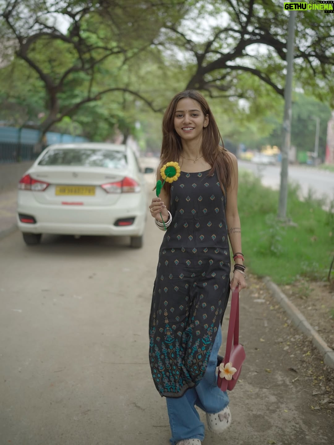 Tanya Singh - 31.2K Likes - The best kind of therapy: soft rain and a free heart💙 ☔️ 🌻🫶🏻❤️