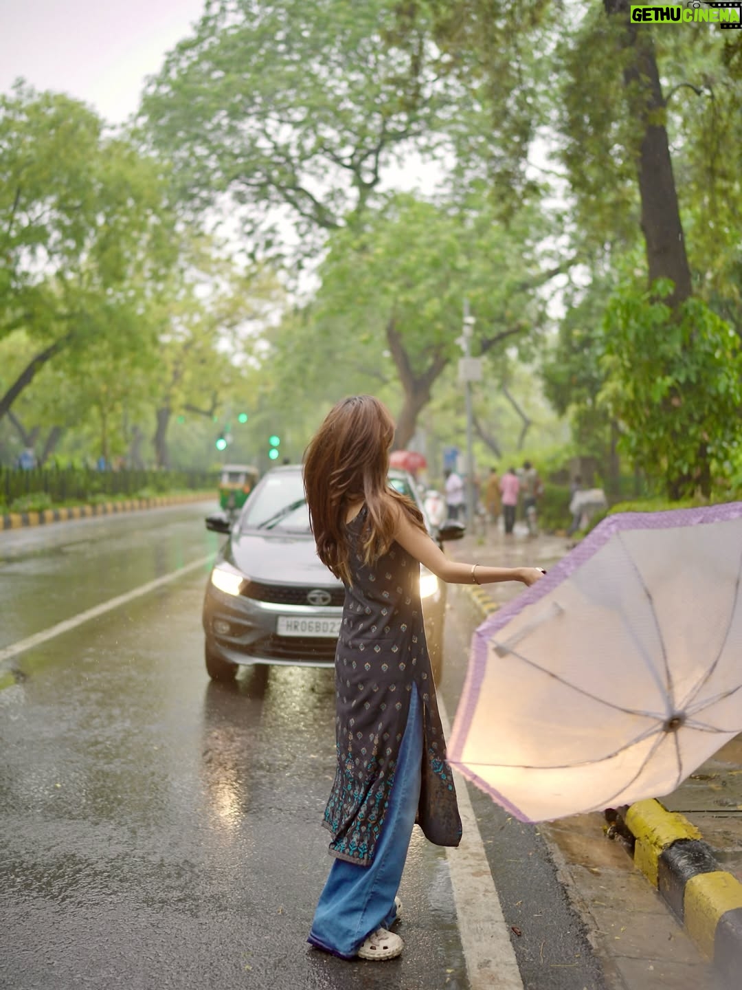Tanya Singh - 31.2K Likes - The best kind of therapy: soft rain and a free heart💙 ☔️ 🌻🫶🏻❤️