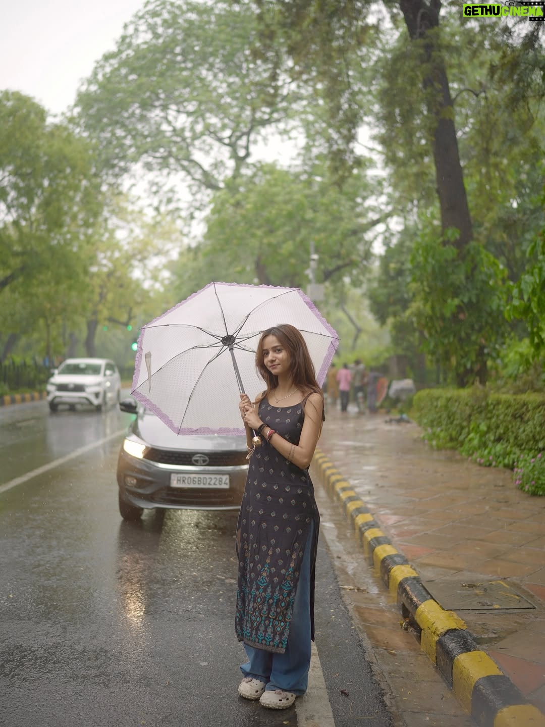 Tanya Singh - 31.2K Likes - The best kind of therapy: soft rain and a free heart💙 ☔️ 🌻🫶🏻❤️