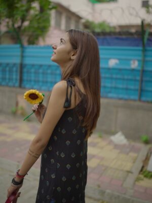 Tanya Singh Instagram - The best kind of therapy: soft rain and a free heart💙 ☔️ 🌻🫶🏻❤️