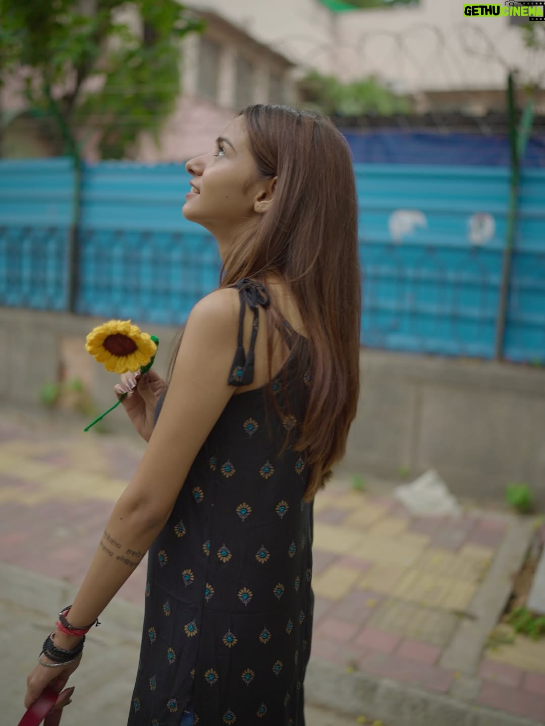 Tanya Singh - 31.2K Likes - The best kind of therapy: soft rain and a free heart💙 ☔️ 🌻🫶🏻❤️