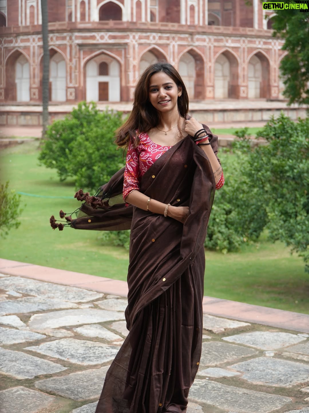 Tanya Singh - 33.5K Likes - 🤎🌻
.
Pictures - @saneemawale 🌻
Saree - @gehen_saree 💕