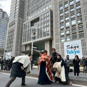 Tao Tsuchiya Instagram - .
ハーベストムーンとも呼ばれる10月の満月🌕✨️
今年はスーパームーンでもあるようですが、
なんと!
今夜から26年1月の満月まで、
4回続けて全部がスーパームーンなのだそう🌕🌕🌕
私は今年、あるご縁で
とんでもなく美しい夜空を観ることが出来たのですが、
あの場所でのスーパームーンは
凄い輝きなんだろうな…
東京は曇っているけれど、
月に想いを馳せつつ見上げたいと思います☺️
.
そういえば2015年のスーパームーンの夜は
「まれ」の最終オーディションだったな…
お守りとか大切なものを満月にかざしながら
緑山スタジオから渋谷のNHKまで移動しました。
スーパームーンの夜は
願い事が叶うというけれど、
お月さまって、本当に凄い存在だと思います✨️
心で願いつつ、祈りつつ、
良いスーパームーンの夜を
ちょっと寒そうなウサギと一緒に🐰