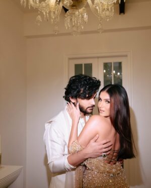 Tara Sutaria Instagram - Last night with my fire cracker… 😉🌶️🔥 

For our dearest @manishmalhotra05, my favourite host always..❤️🍾✨