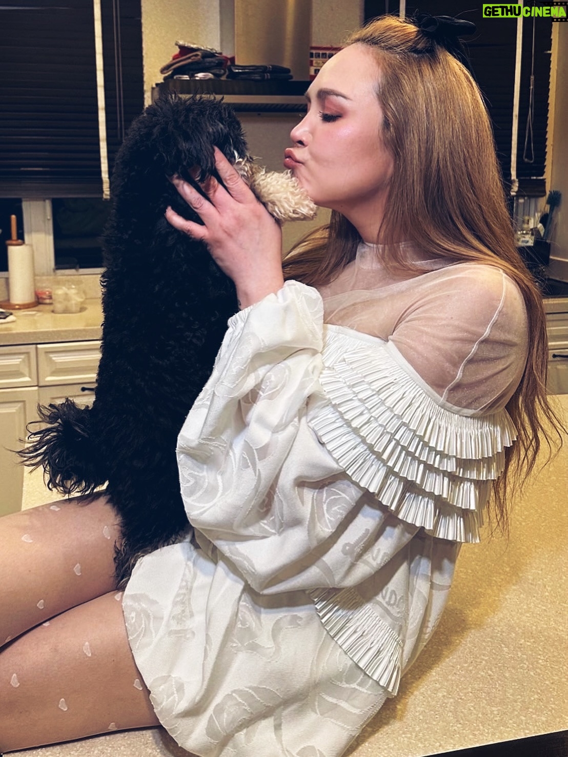 Tata Young - 4.3K Likes - 🖤🩶🤍 @landmee 🤍🩶🖤
