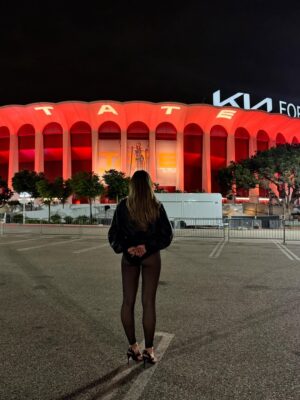 Tate McRae Instagram - You guys sold out 3 nights at the forum…… A dream come true. I will never forget these past few days 🪽🥲 thank you guys for everything. Still on a high