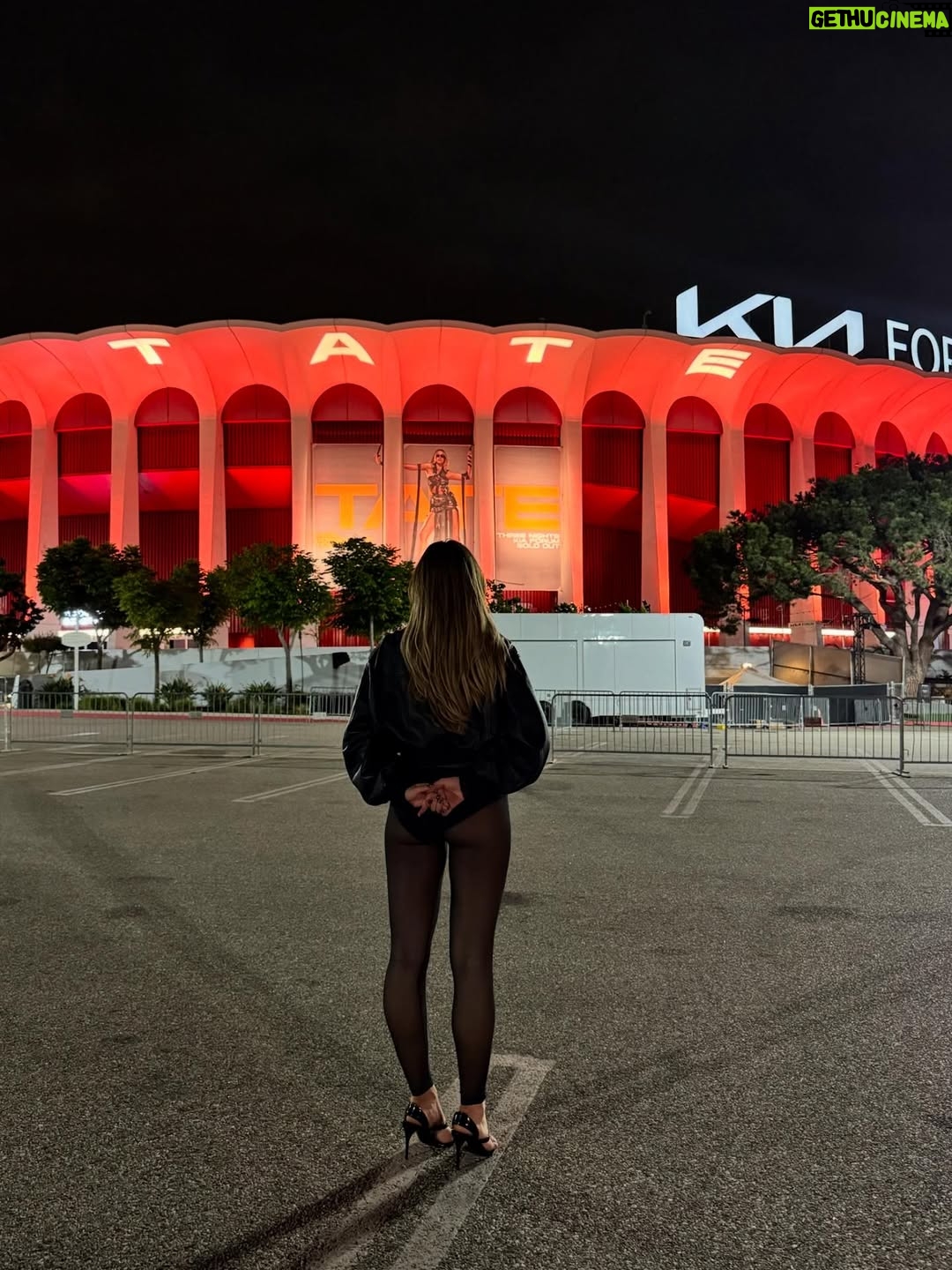 Tate McRae - 1.1 Million Likes - You guys sold out 3 nights at the forum…… A dream come true. I will never forget these past few days 🪽🥲 thank you guys for everything. Still on a high