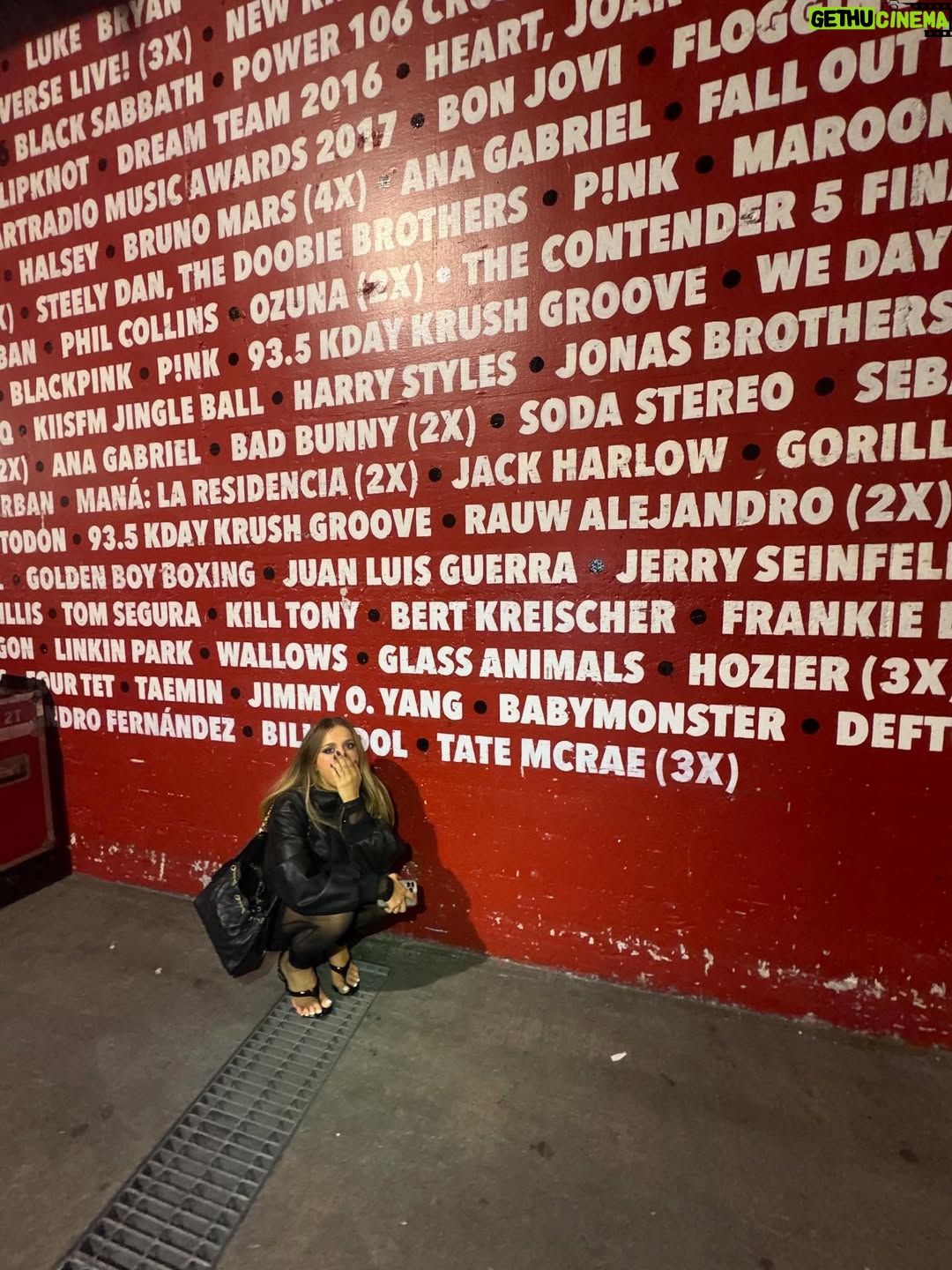 Tate McRae - 1.1 Million Likes - You guys sold out 3 nights at the forum…… A dream come true. I will never forget these past few days 🪽🥲 thank you guys for everything. Still on a high