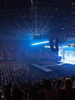 Tate McRae Instagram - You guys sold out 3 nights at the forum…… A dream come true. I will never forget these past few days 🪽🥲 thank you guys for everything. Still on a high
