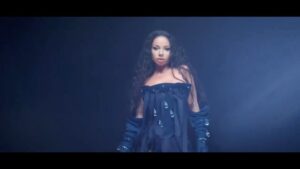 Tatyana Lipnitskaya Instagram - так много коментов 🥰 я счастлива, что этот трэк и клип вам нравится 🚀
#Бьянка #Бренд