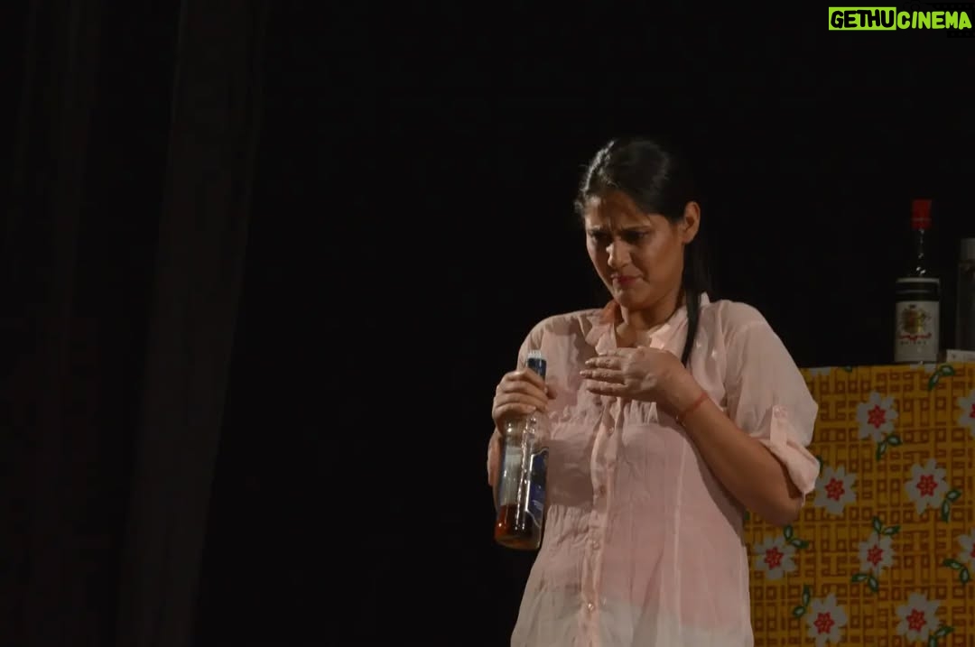 Teena Rathore - 470 Likes - रंगमंच हो या जिंदगी, अपना किरदार पूरी शिद्दत से निभाओ बिना किसी की परवाह किए।
क्योंकि जरूरी नहीं आपकी तैयार की गई कहानी हर एक को ताली बजाने लायक पसंद आए।

लघु नाटक –कहने को कुछ नही 
  व तीन व्यक्ति तीन प्याले

Director Sanjay Phadke Sir
Cast - Me, @dilipvaishnav_official28
@30shade_madman 
Music @samratchouhanofficial_