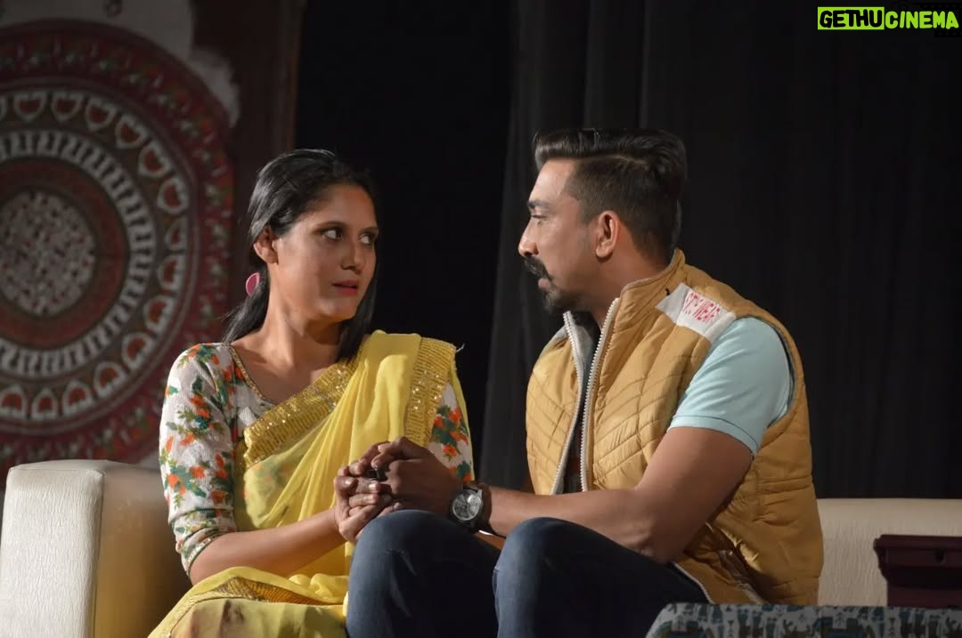 Teena Rathore - 470 Likes - रंगमंच हो या जिंदगी, अपना किरदार पूरी शिद्दत से निभाओ बिना किसी की परवाह किए।
क्योंकि जरूरी नहीं आपकी तैयार की गई कहानी हर एक को ताली बजाने लायक पसंद आए।

लघु नाटक –कहने को कुछ नही 
  व तीन व्यक्ति तीन प्याले

Director Sanjay Phadke Sir
Cast - Me, @dilipvaishnav_official28
@30shade_madman 
Music @samratchouhanofficial_