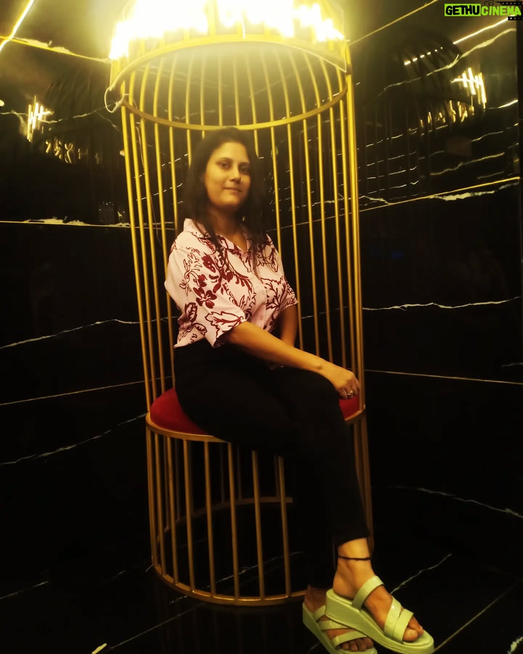Teena Rathore - 503 Likes - Let's dive into the world of Showoff...Blur mode. 
#latepost #randomclick #blurryface #blurisbeautiful #instagood #jodhpurite #jodhpuri_chhorii #jodhpurdiaries #moxvox #goodvibes #goodmoods