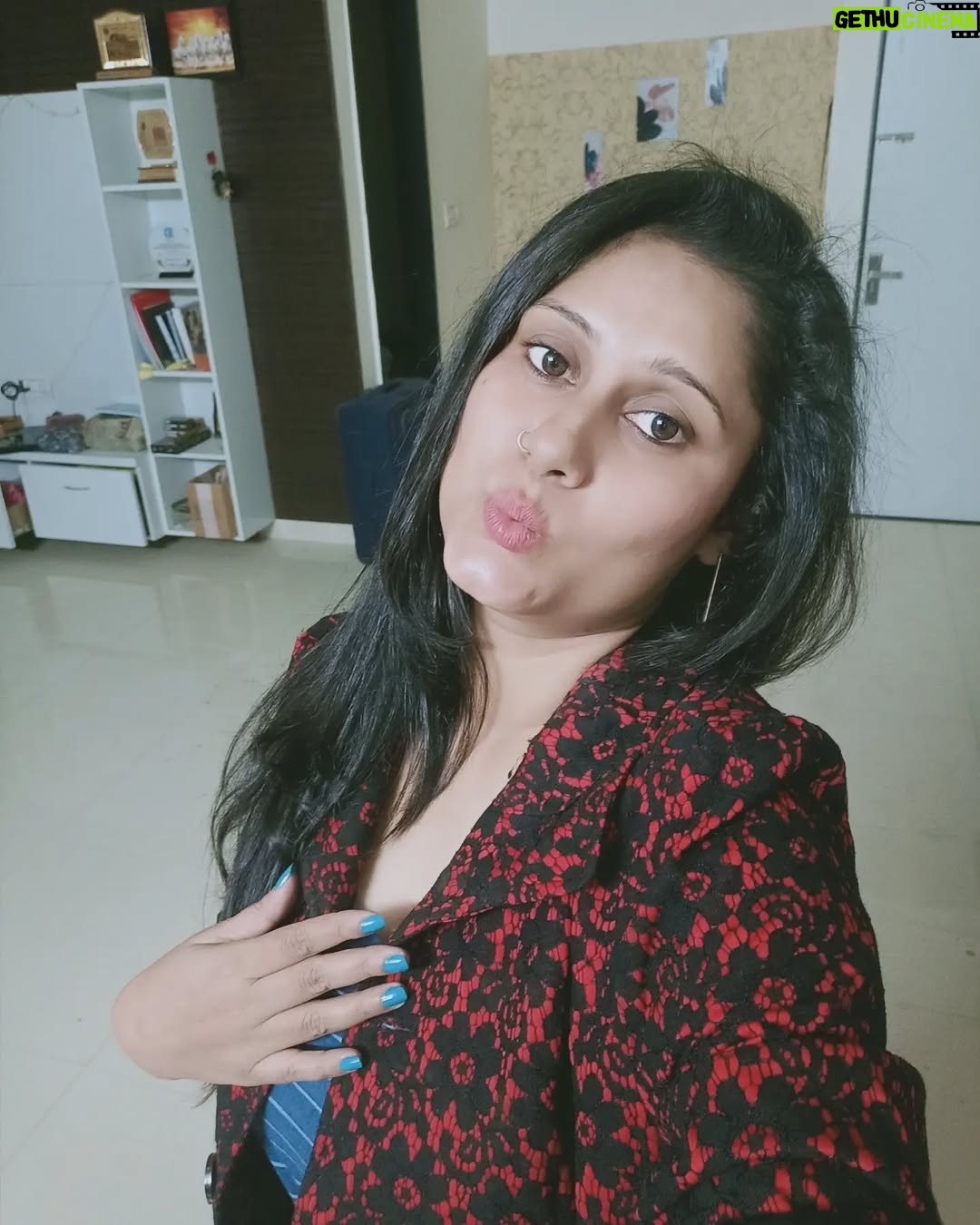 Teena Rathore - 1.1K Likes - Ready to go.... Aaj maire yaar ki shadi hai....😉😉😉 Aur mahino baad nail paint lagai hai... 🤭🤭🤭
Actually friend ke bhai ki shadi hai...... 😜😜
#jodhpurite #jodhpuri_chhorii #jodhpuranchor #funmood #shadiseason #shadivibes⭐️ #jodhpurdiaries #instagood #instamoment #instamood