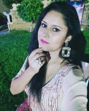 Teena Rathore Instagram - To enjoy the light we need darkness.
#beyourself #loveyourself #liveperformance #anchorshow #anchorlife #jodhpuri_chhorii #jodhpuranchor #jaisalmerdiaries #triplovers #weddinganchor #weddingseason #weddingemcee