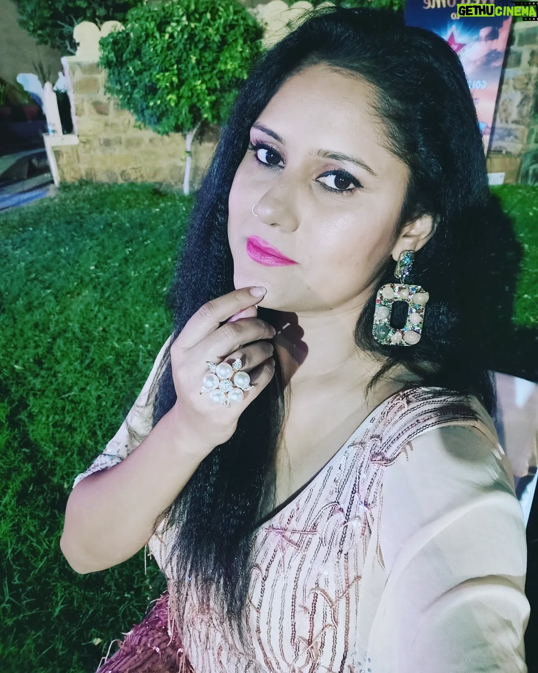Teena Rathore - 632 Likes - To enjoy the light we need darkness.
#beyourself #loveyourself #liveperformance #anchorshow #anchorlife #jodhpuri_chhorii #jodhpuranchor #jaisalmerdiaries #triplovers #weddinganchor #weddingseason #weddingemcee
