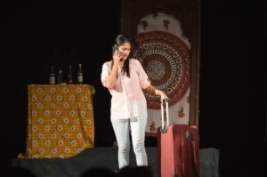 Teena Rathore Instagram - रंगमंच हो या जिंदगी, अपना किरदार पूरी शिद्दत से निभाओ बिना किसी की परवाह किए।
क्योंकि जरूरी नहीं आपकी तैयार की गई कहानी हर एक को ताली बजाने लायक पसंद आए।
लघु नाटक –कहने को कुछ नही
व तीन व्यक्ति तीन प्याले
Director Sanjay Phadke Sir
Cast - Me, @dilipvaishnav_official28
@30shade_madman
Music @samratchouhanofficial_