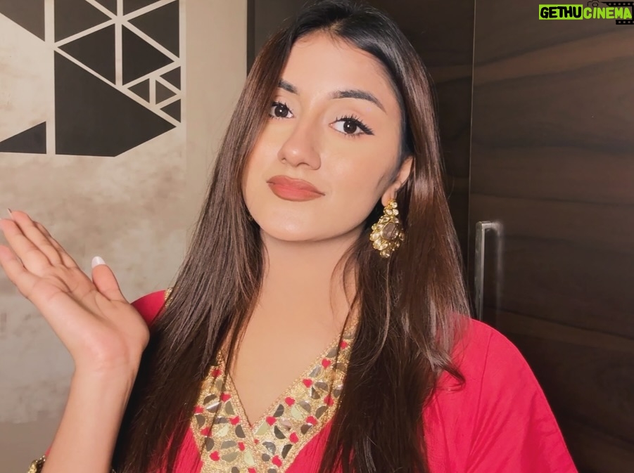 Teesha Sikri - 1.1K Likes - baaton me teri mai raatein bitaau💓