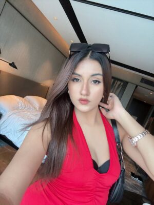 Teesha Sikri Instagram - red for danger or red for love?
outfit - @newme.asia
bag - @miraggiolife
heels - @stelatoesshoesindia
