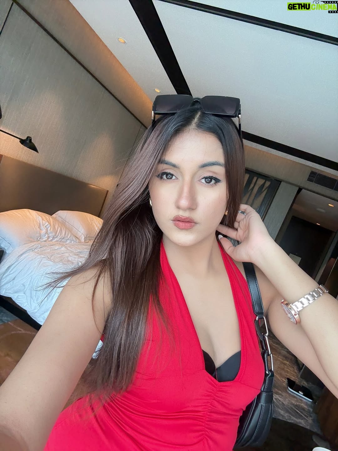 Teesha Sikri - 2.5K Likes - red for danger or red for love? 

outfit - @newme.asia 
bag - @miraggiolife 
heels - @stelatoesshoesindia