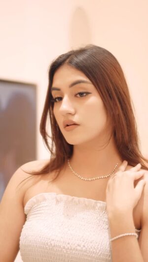 Teesha Sikri Instagram - Aukera : Diamonds Reimagined✨
A grown diamond jewellery brand, what truly sets them apart is the authenticity. Every diamond goes through 150 quality checks. So when you hold an Aukera piece, you know it’s not just beautiful, it’s trusted and crafted to perfection
@aukera_jewellery By Choice🤍
.
.
.
.
#aukerajewellery #aukeradiamond #jewellery #growndiamond #labgrowndiamonds #viral #trending #aesthetic #luxury #goldjewellery #explorepage #shopping #girlhood #fyp