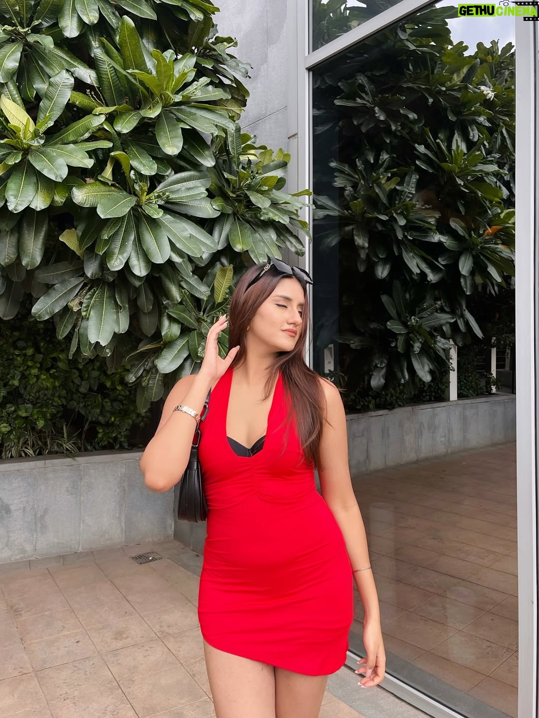 Teesha Sikri - 2.5K Likes - red for danger or red for love? 

outfit - @newme.asia 
bag - @miraggiolife 
heels - @stelatoesshoesindia