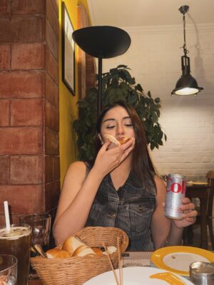 Teesha Sikri Instagram - 3200 calories & a diet coke
