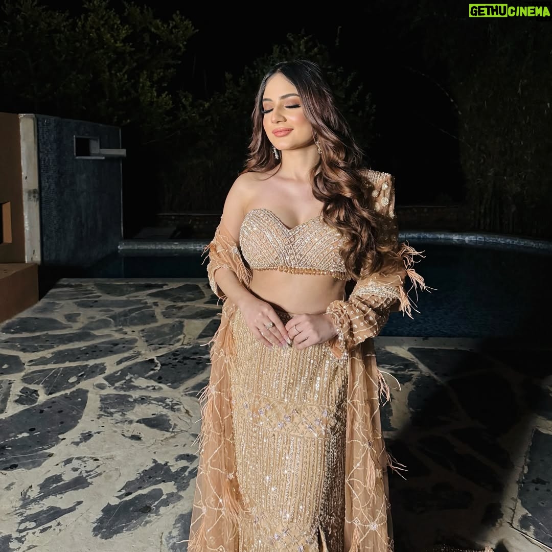 Teeya Chawla - 2.4K Likes - نور 🪷🪞🦢✨🤍 
outfit @kikibyishikaagrawal 
makeup @radhika_gupta_official
