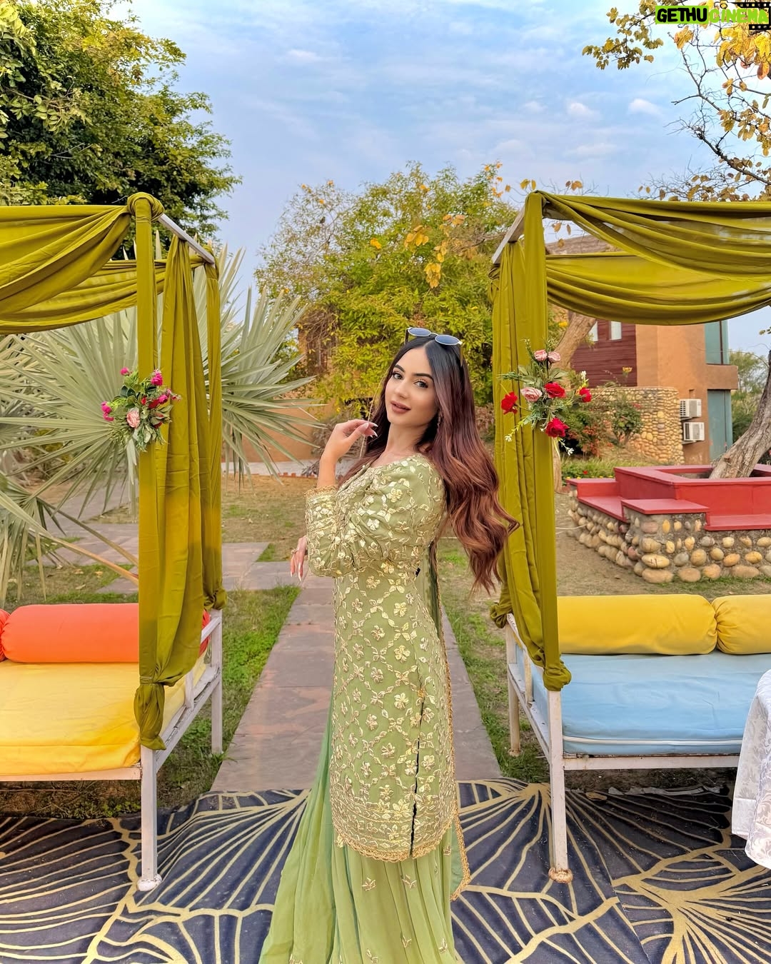 Teeya Chawla - 2.7K Likes - 🍃🌙🪞🪷✨📜✋🏽🌿🏵

outfit @mauvestory