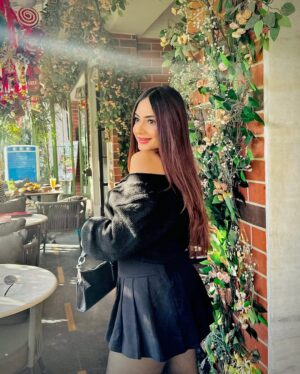 Teeya Chawla Instagram - winter sun 🌻☀️🍯💛