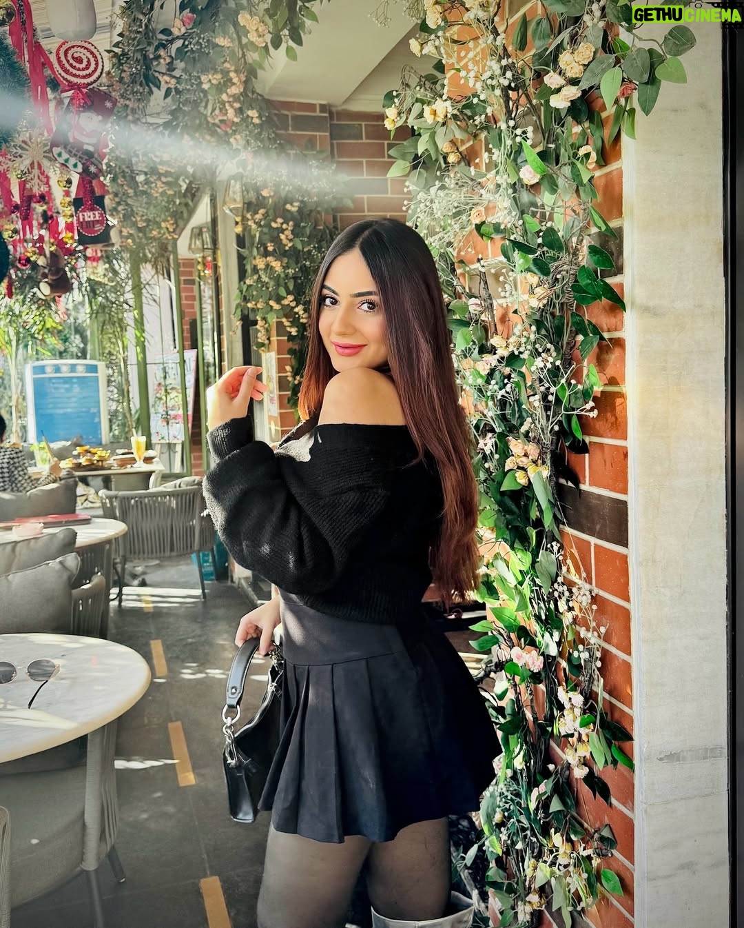 Teeya Chawla - 2.3K Likes - winter sun 🌻☀️🍯💛