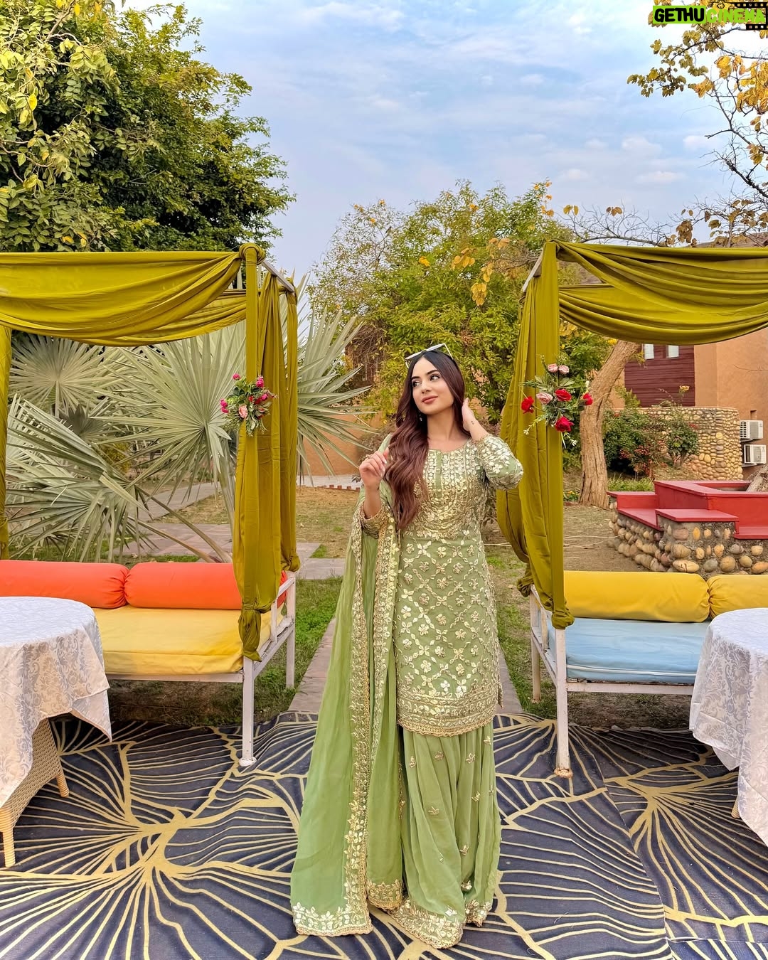 Teeya Chawla - 2.7K Likes - 🍃🌙🪞🪷✨📜✋🏽🌿🏵

outfit @mauvestory
