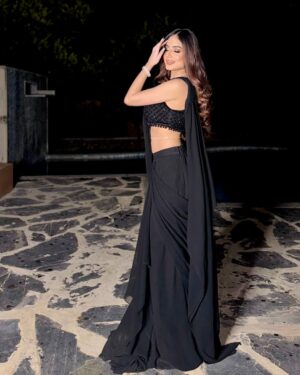 Teeya Chawla Instagram - feelin' desi w @houseofpoditu 🖤🕯️✨
makeup @palakbridalmakeup @palakbridalmakeup_hoshiarpur