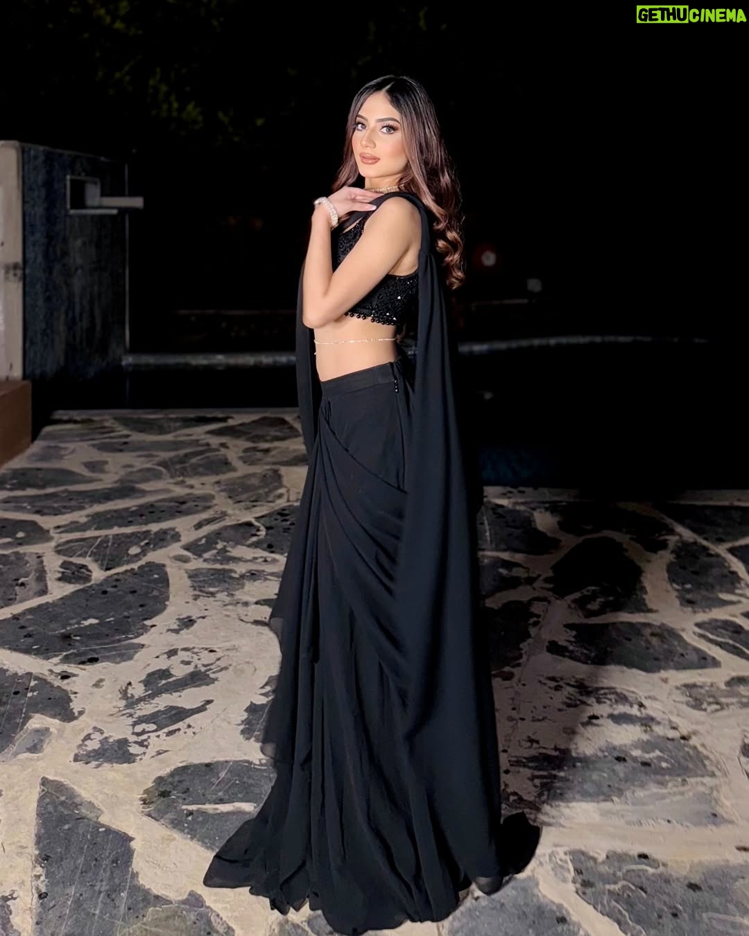 Teeya Chawla - 4.8K Likes - feelin' desi w @houseofpoditu 🖤🕯️✨
makeup @palakbridalmakeup @palakbridalmakeup_hoshiarpur