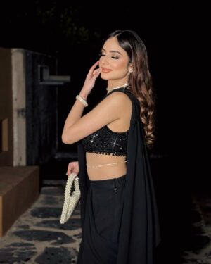 Teeya Chawla Instagram - feelin' desi w @houseofpoditu 🖤🕯️✨
makeup @palakbridalmakeup @palakbridalmakeup_hoshiarpur
