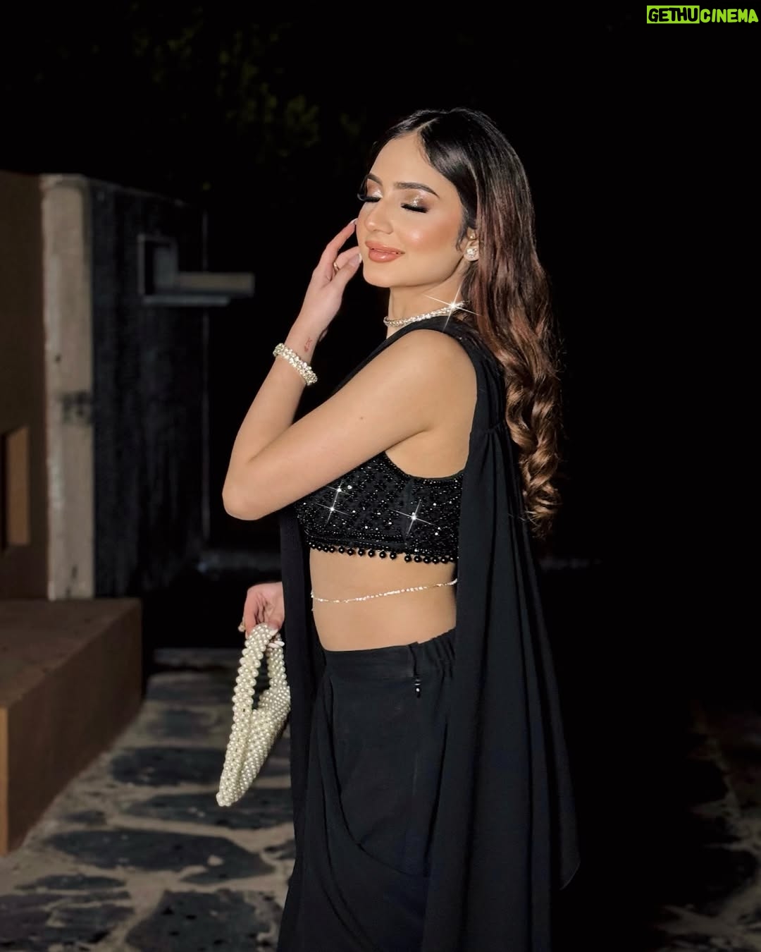 Teeya Chawla - 4.8K Likes - feelin' desi w @houseofpoditu 🖤🕯️✨
makeup @palakbridalmakeup @palakbridalmakeup_hoshiarpur