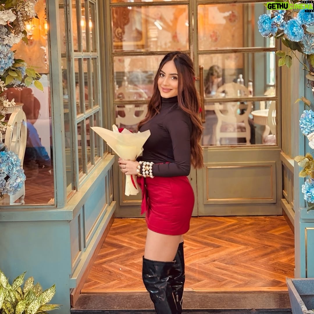 Teeya Chawla - 8.5K Likes - 🥐🤍🥨💐🎀☕️🇫🇷